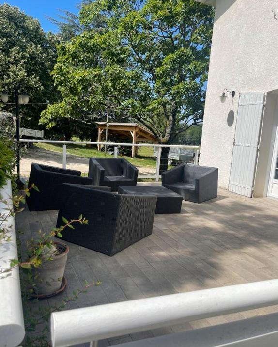 Domaine Des Peyries - Chambres Et Table D'Hotes Saint-Barthelemy-d'Agenais Екстериор снимка